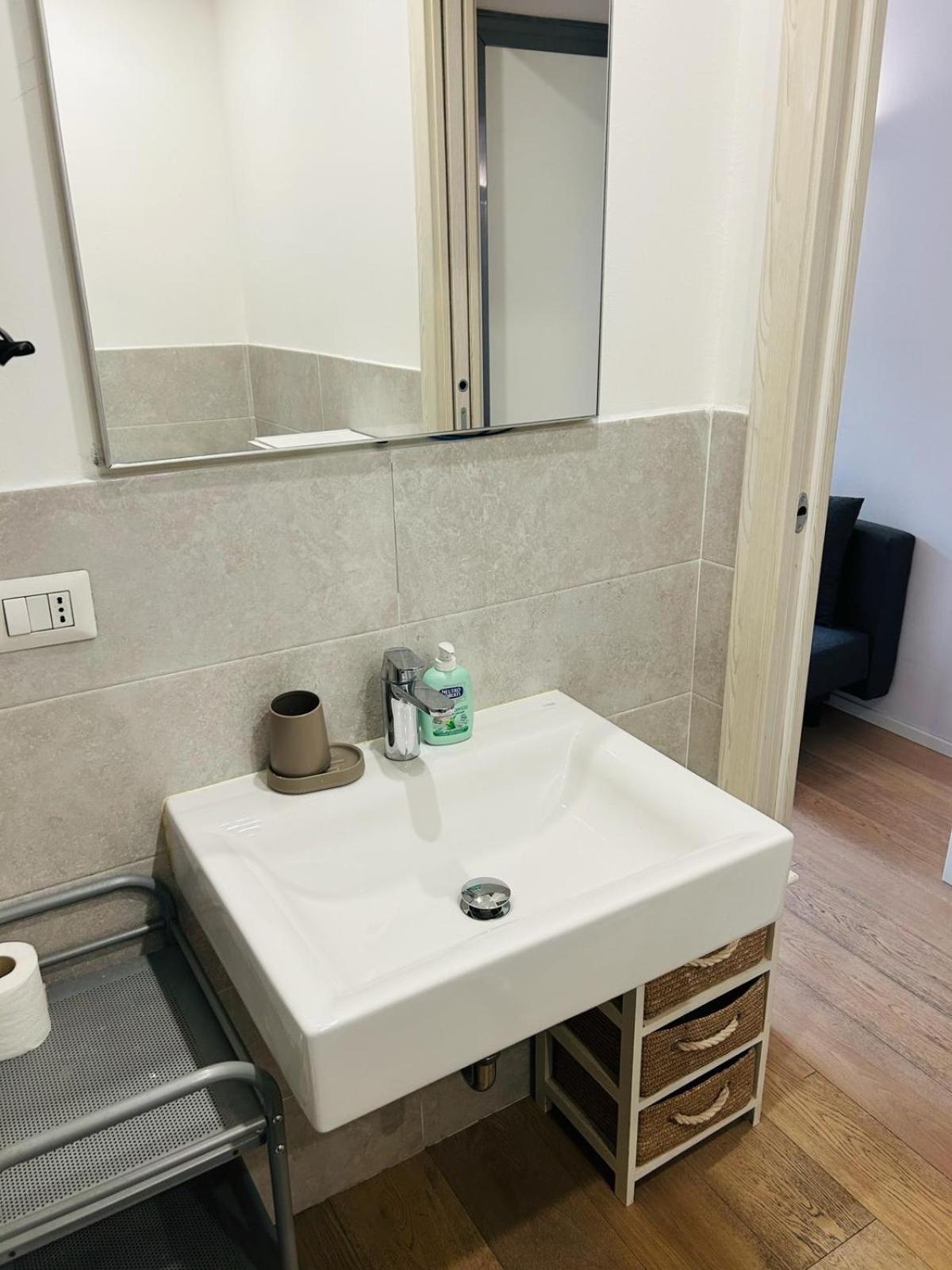 Easy Room Italy ミラノ エクステリア 写真